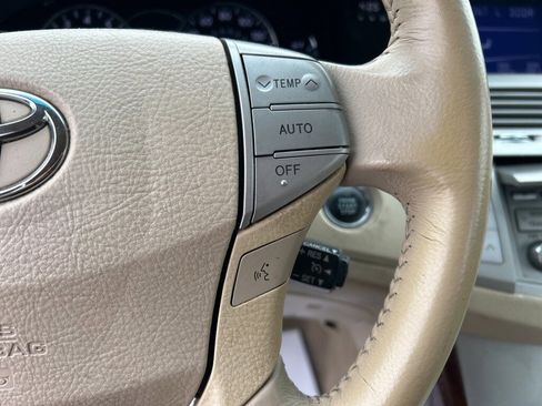Used 2010 Toyota Avalon Limited image 9