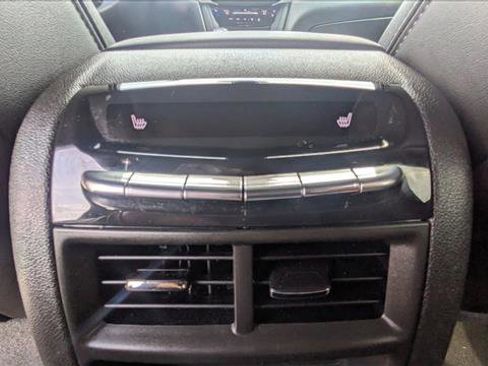 Used 2021 Cadillac XT5 Premium Luxury image 16