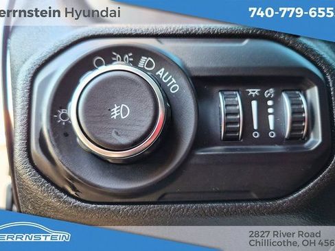 Used 2018 Jeep Wrangler Unlimited Sport S AWD/4WD image 16