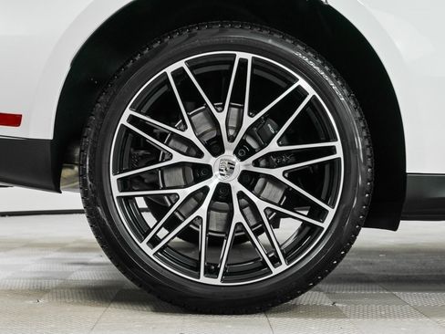 New 2025 Porsche Macan image 38