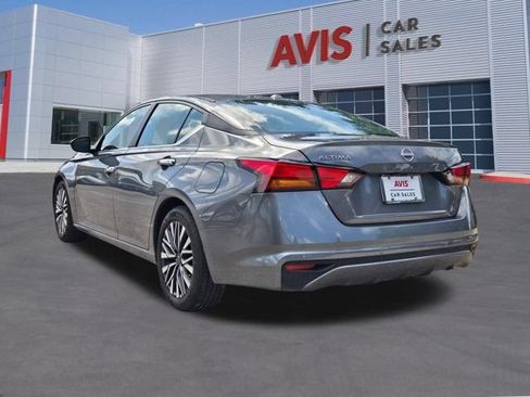 Used 2025 Nissan Altima 2.5 SV FWD image 10