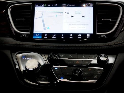Used 2022 Chrysler Pacifica Pinnacle FWD image 21