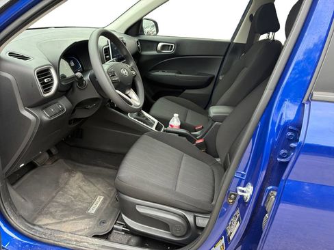 Used 2025 Hyundai Venue SE FWD image 9