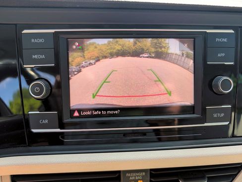 Used 2019 Volkswagen Jetta SE w/ Cold Weather Package FWD image 23