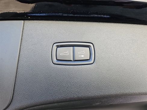 Certified 2023 Porsche Cayenne Platinum Edition image 28