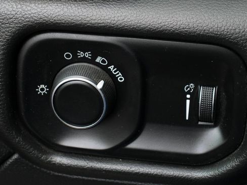 Used 2021 RAM 3500 Tradesman w/ Chrome Appearance Group image 19