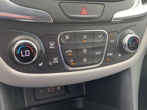 Used 2021 Chevrolet Equinox LT AWD/4WD image 11