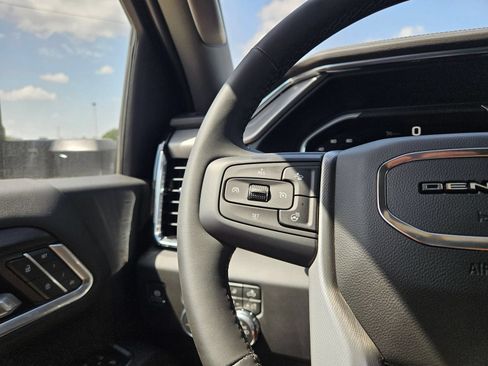 New 2026 GMC Sierra 2500 Denali w/ Denali Reserve Package AWD/4WD image 12