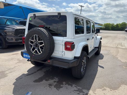 New 2026 Jeep Wrangler Unlimited Sahara AWD/4WD image 5