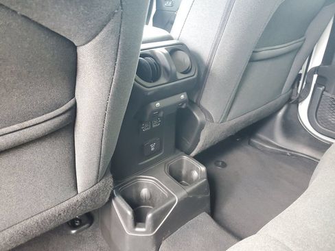 Used 2024 Jeep Wrangler Unlimited Sahara AWD/4WD image 17