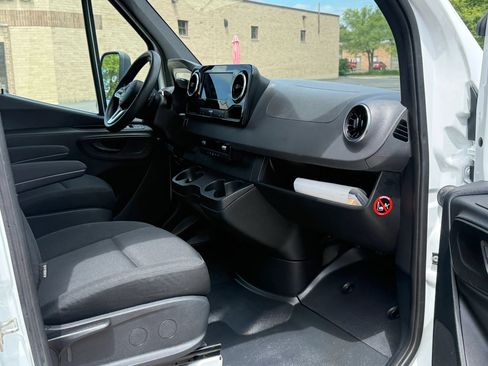 Used 2019 Mercedes-Benz Sprinter 170 w/ Chrome Grille Package image 16