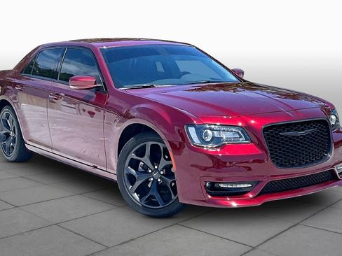 Used 2023 Chrysler 300 Touring L RWD image 3
