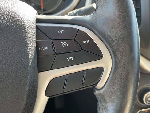 Used 2018 Jeep Cherokee Limited FWD image 24