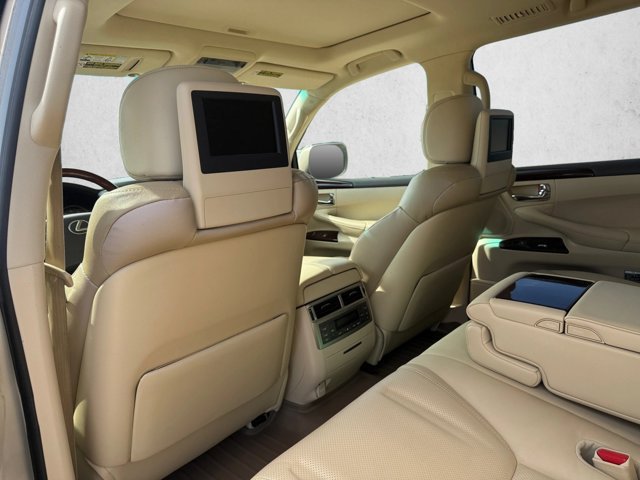 Used 2013 Lexus LX 570 4WD w/ Luxury Pkg image 15