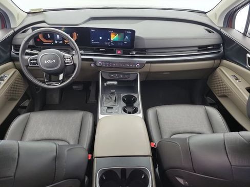 Used 2025 Kia Carnival FWD image 14