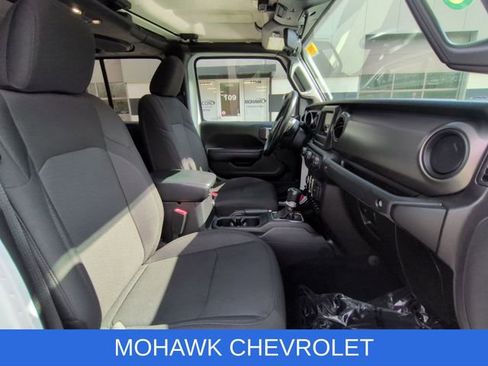 Used 2022 Jeep Gladiator Sport image 27