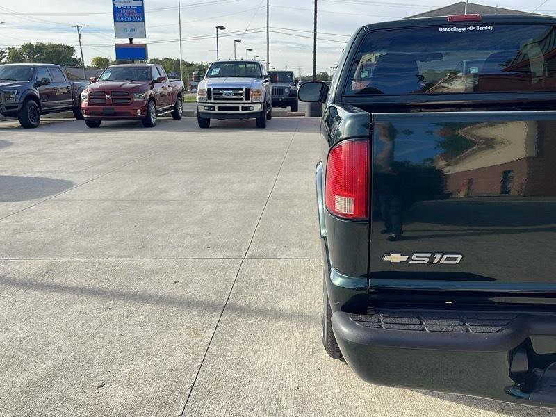 Used 2001 Chevrolet S10 Pickup LS w/ Preferred Equipment Group RWD image 13