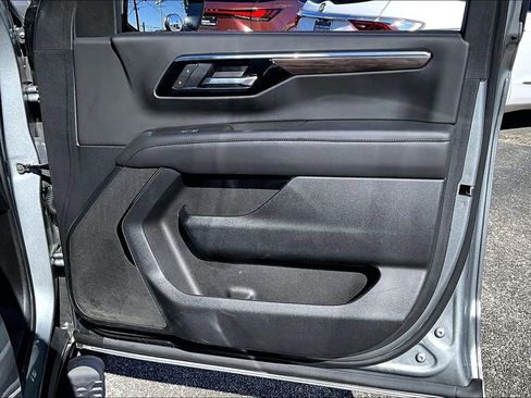 Used 2025 Chevrolet Tahoe Z71 image 23