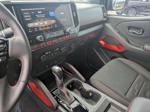 Used 2025 Nissan Frontier PRO-4X AWD/4WD image 22