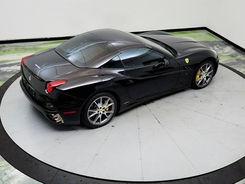 Used 2010 Ferrari California RWD image 27
