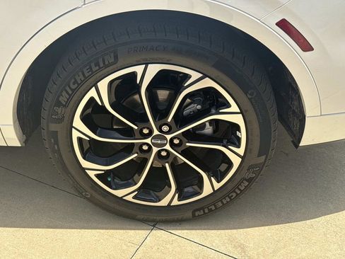Used 2024 Lincoln Nautilus Reserve AWD/4WD image 5