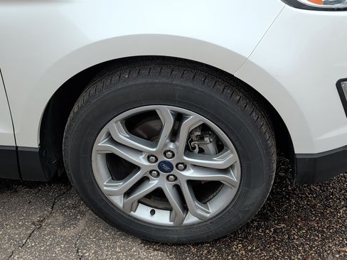 Used 2017 Ford Edge Titanium w/ Technology Package image 5