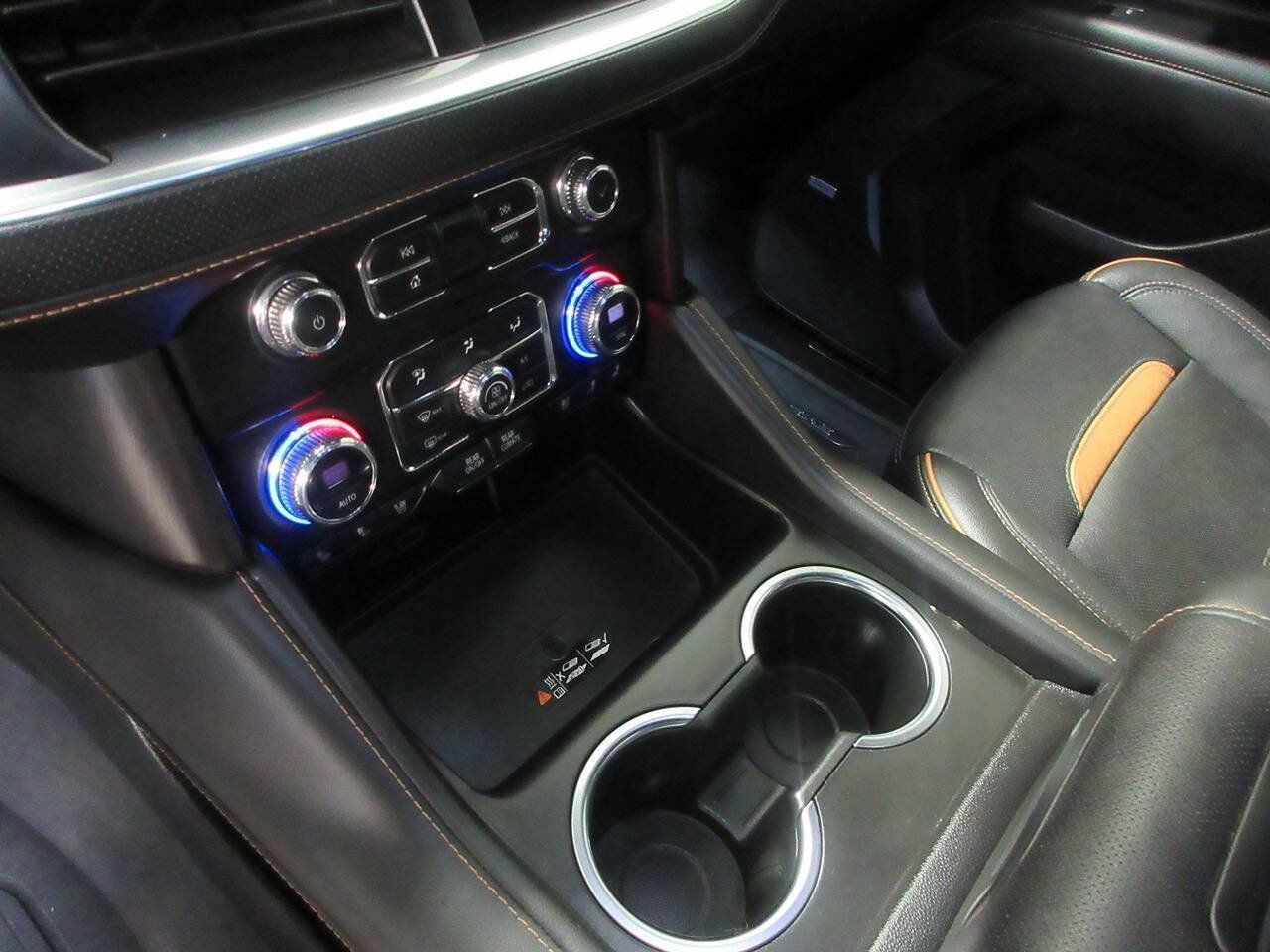 Used 2024 GMC Yukon AT4 w/ Technology Package AWD/4WD image 38