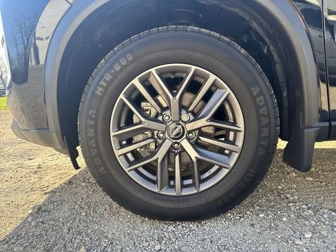 Used 2023 Nissan Rogue S image 33