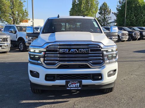 Used 2025 RAM 2500 Laramie AWD/4WD image 12