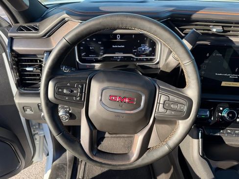 Used 2024 GMC Sierra 2500 AT4 w/ AT4 Preferred Package image 12