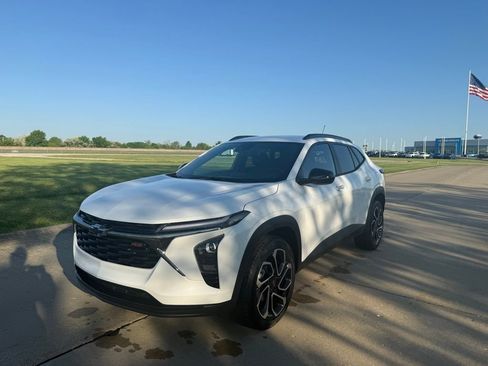 New 2026 Chevrolet Trax RS FWD image 9