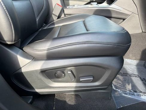 Used 2024 Ford Explorer XLT w/ Equipment Group 202A AWD/4WD image 25