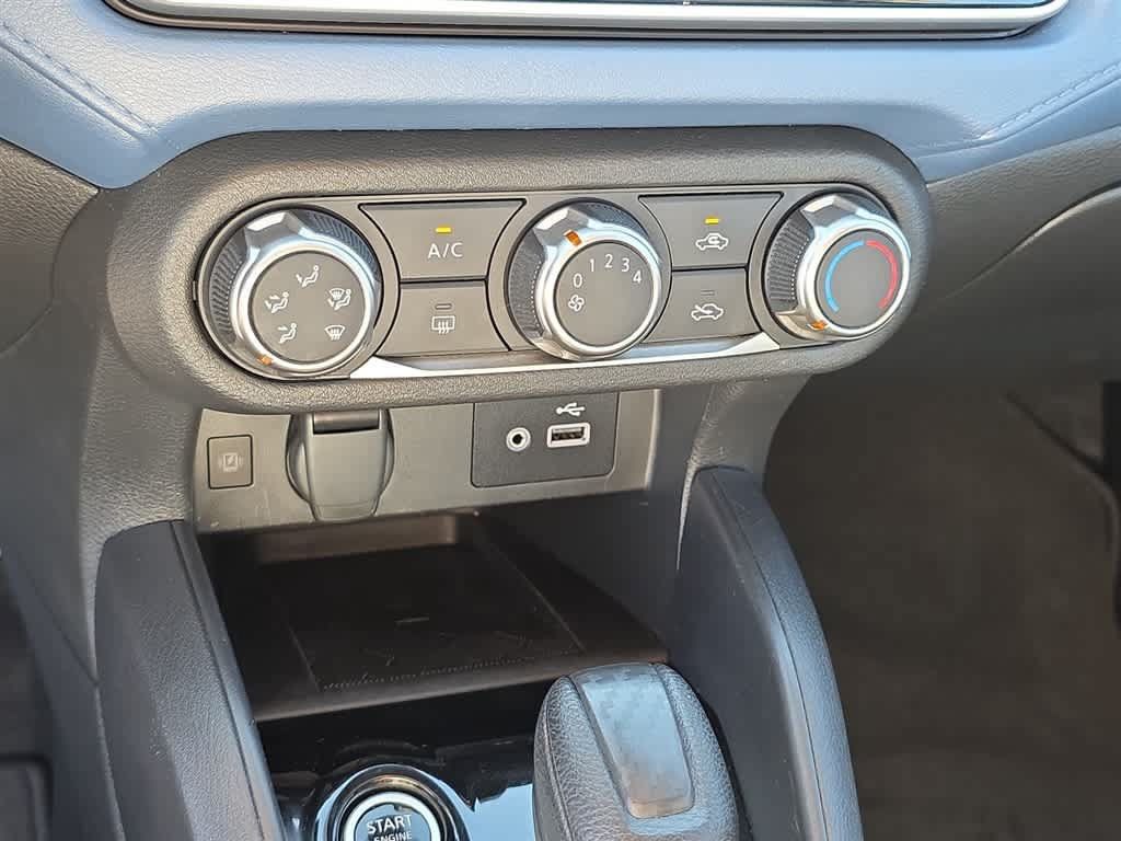 Used 2025 Nissan Versa SV w/ Trunk Package FWD image 21