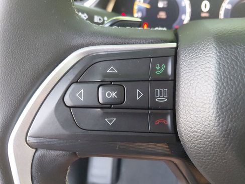 Used 2025 Jeep Grand Cherokee Laredo X w/ Luxury Tech Group I AWD/4WD image 5