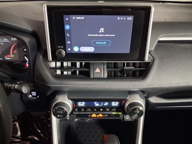 Used 2025 Toyota RAV4 XLE FWD image 20