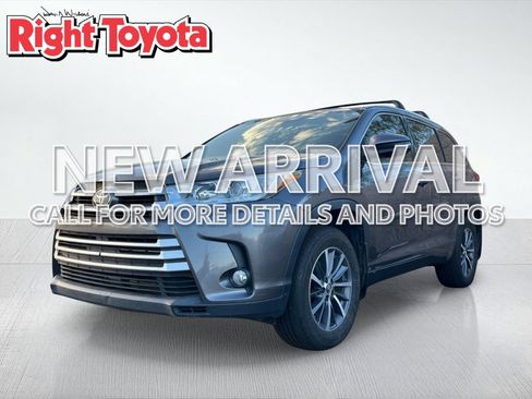Used 2017 Toyota Highlander XLE AWD/4WD image 1