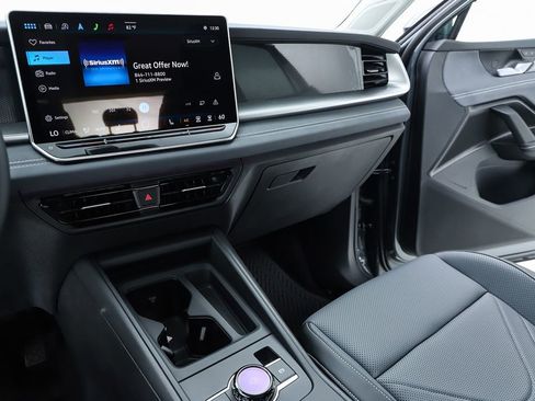 New 2025 Volkswagen Tiguan SE image 60