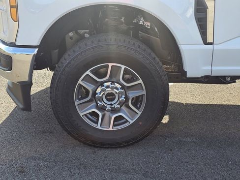 New 2025 Ford F350 XLT image 9