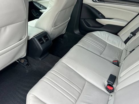 Used 2018 Honda Accord Touring image 11