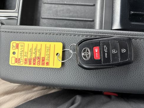 Used 2025 Toyota Tundra SR5 AWD/4WD image 27