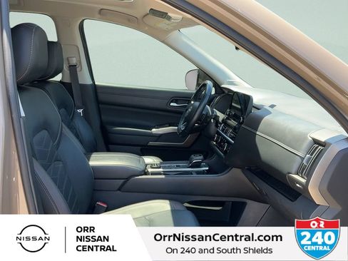 Used 2023 Nissan Pathfinder Platinum w/ Lighting Package (N92) AWD/4WD image 11