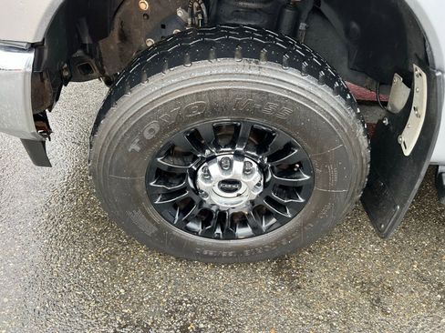 Used 2022 Ford F350 XLT w/ XLT Premium Package image 14