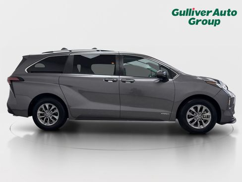 Used 2021 Toyota Sienna LE FWD image 10