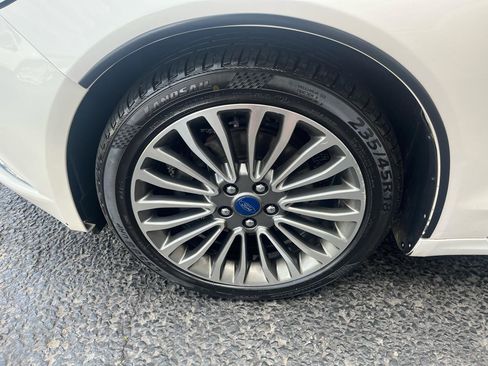 Used 2017 Ford Fusion SE w/ Equipment Group 202A AWD/4WD image 15