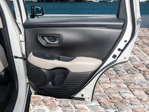 Certified 2023 Honda HR-V LX image 13