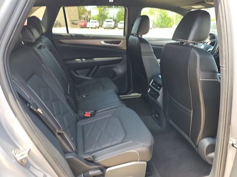 Used 2025 Volkswagen Atlas Cross Sport SE FWD image 30