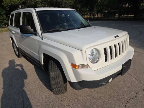 Used 2016 Jeep Patriot Latitude FWD image 7