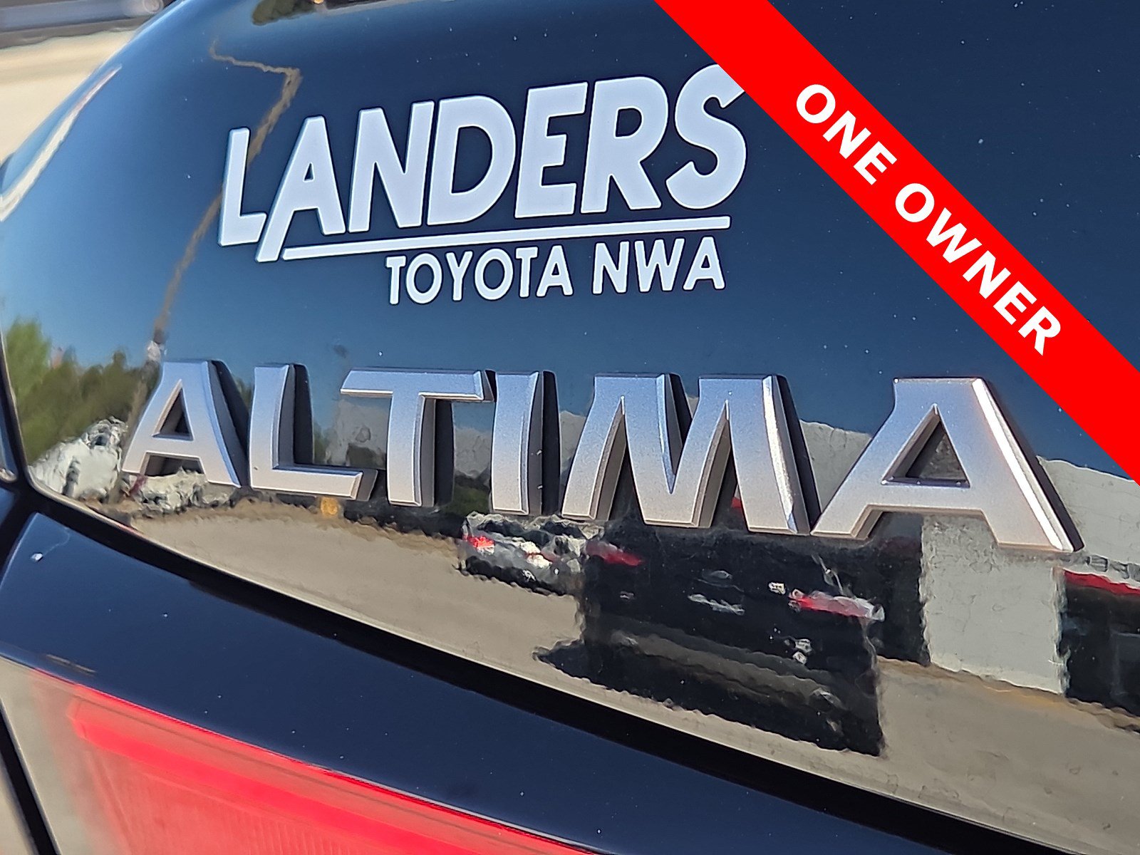 Used 2025 Nissan Altima 2.5 SV FWD image 8