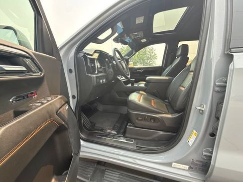 Used 2024 GMC Sierra 1500 AT4 w/ Technology Package AWD/4WD image 8