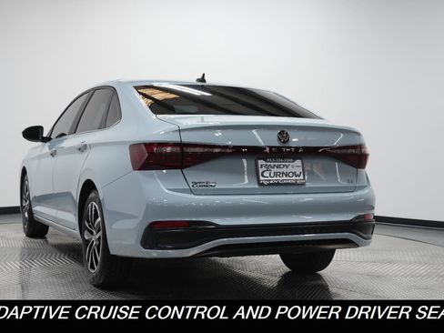 Used 2025 Volkswagen Jetta SE image 6